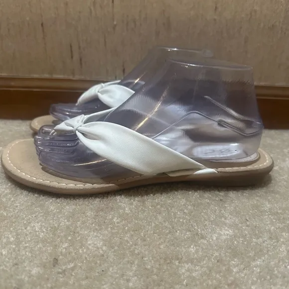 Born‎ Concept Women’s White Thong Sandals Size 9