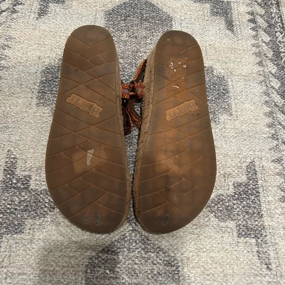 Born women size 9 sandals