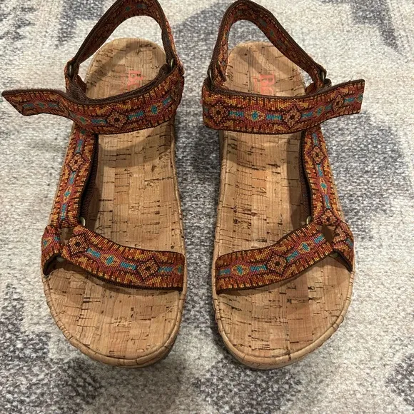 Born women size 9 sandals