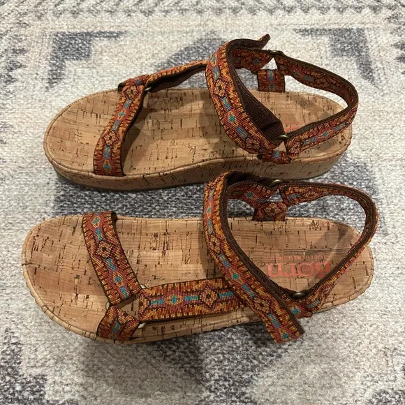 Born women size 9 sandals