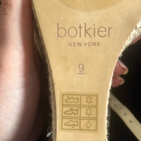 Botkier Jamie Espadrille Wedge Sandals in Cream Leather - Size 9