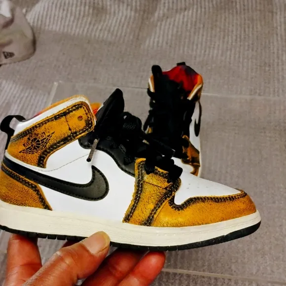 Boy Jordans/Size13c