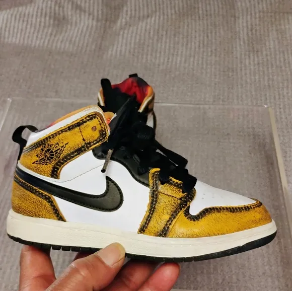 Boy Jordans/Size13c