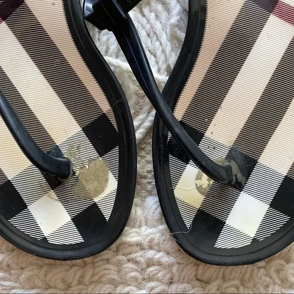 BURBERRY black / nova check jelly thong sandals 37