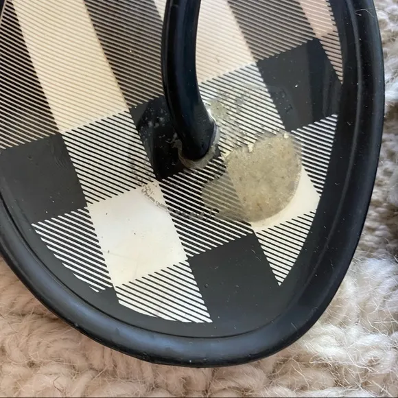 BURBERRY black / nova check jelly thong sandals 37