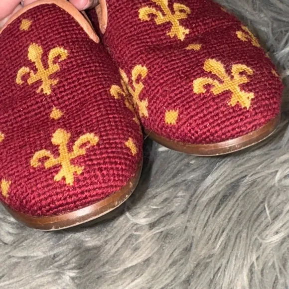 By Paige Needlepoint Fleur de Lis Maroon Gold Yellow Wool Loafer Size 7.5