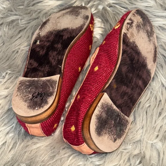By Paige Needlepoint Fleur de Lis Maroon Gold Yellow Wool Loafer Size 7.5