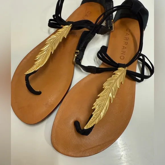 Carrano MADE IN BRAZIL Black Flat Leather Thong Sandals, Feather Design, Size 8