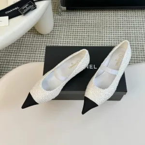 CC MARY JANE IN WHITE TWEED AND BLACK SATIN