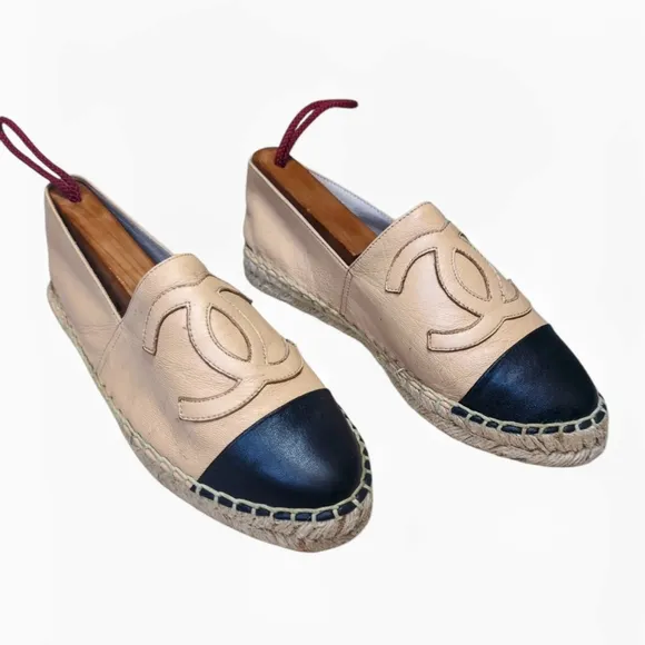 Chanel CC Logo Espadrille Flats Beige Black Lambskin Leather Women Size 36