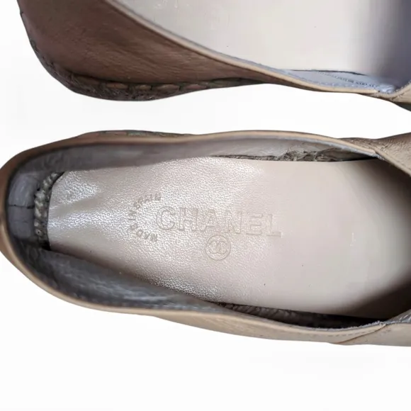 Chanel CC Logo Espadrille Flats Beige Black Lambskin Leather Women Size 36