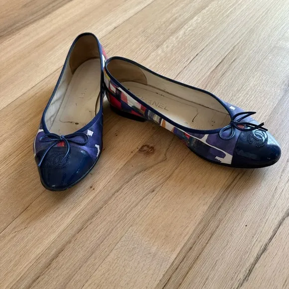 CHANEL Multicolor Abstract Printed Patent Leather CC Cap Toe Ballerina Flats