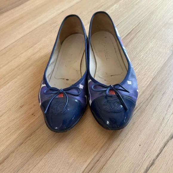 CHANEL Multicolor Abstract Printed Patent Leather CC Cap Toe Ballerina Flats
