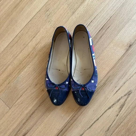 CHANEL Multicolor Abstract Printed Patent Leather CC Cap Toe Ballerina Flats