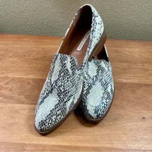 Chelsea &amp; Violet Faux Snake Print Leather Upper, Healed Loafers, Womens size 9