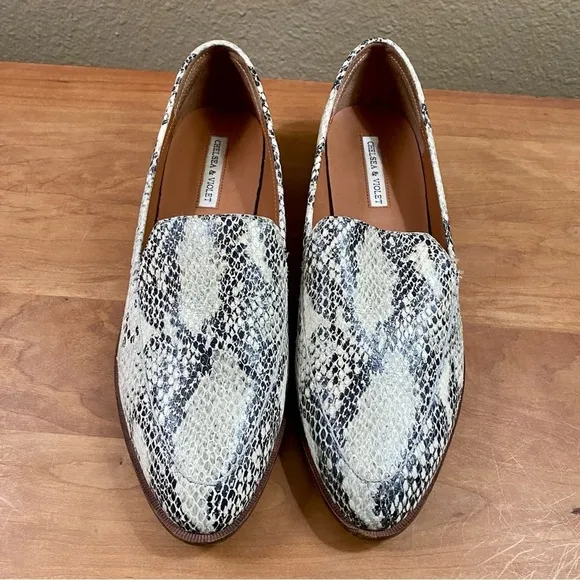 Chelsea &amp; Violet Faux Snake Print Leather Upper, Healed Loafers, Womens size 9