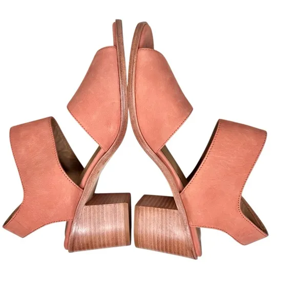 Chocolat Blu Sandals size 40 Leather Block Heel