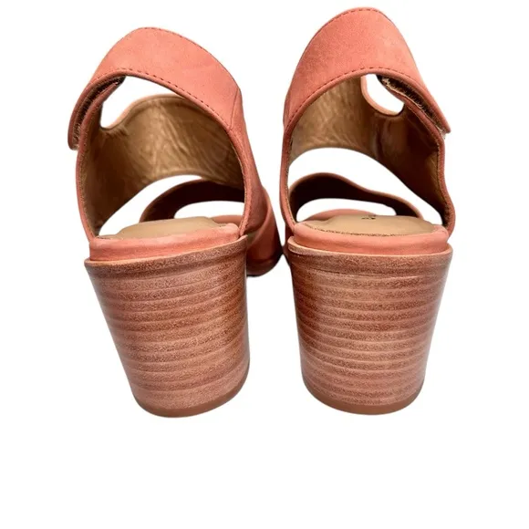 Chocolat Blu Sandals size 40 Leather Block Heel