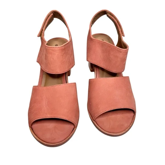 Chocolat Blu Sandals size 40 Leather Block Heel