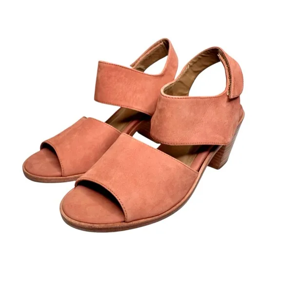 Chocolat Blu Sandals size 40 Leather Block Heel