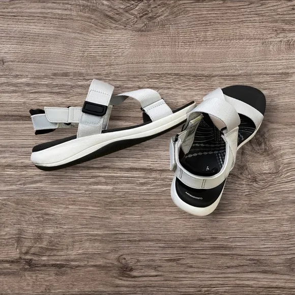 Clarkes CloudSteppers Adjustable Sandals Black/White Sz. 7 Velcro Straps Cushion