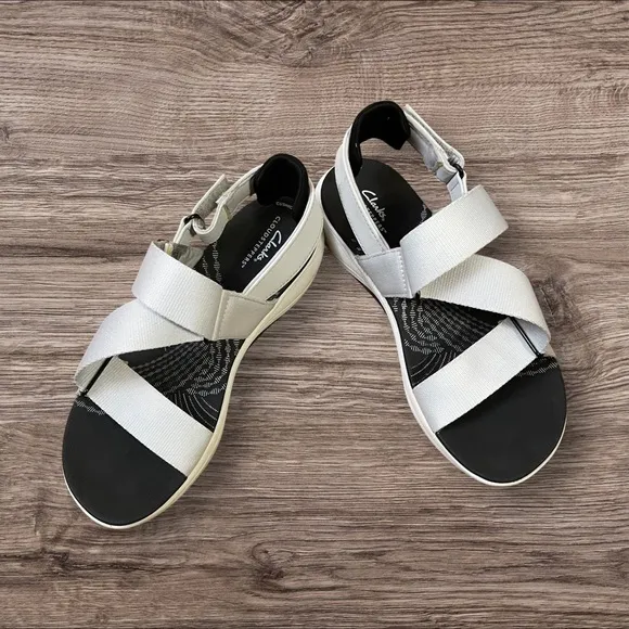 Clarkes CloudSteppers Adjustable Sandals Black/White Sz. 7 Velcro Straps Cushion