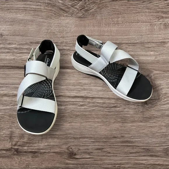 Clarkes CloudSteppers Adjustable Sandals Black/White Sz. 7 Velcro Straps Cushion