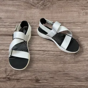 Clarkes CloudSteppers Adjustable Sandals Black/White Sz. 7 Velcro Straps Cushion
