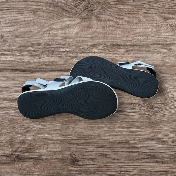 Clarkes CloudSteppers Adjustable Sandals Black/White Sz. 7 Velcro Straps Cushion