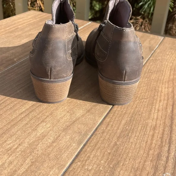 Clarks Charlton Grace Women's Leather Dress Boots Taupe WIDE