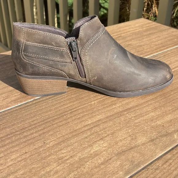 Clarks Charlton Grace Women's Leather Dress Boots Taupe WIDE