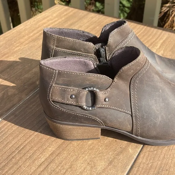 Clarks Charlton Grace Women's Leather Dress Boots Taupe WIDE