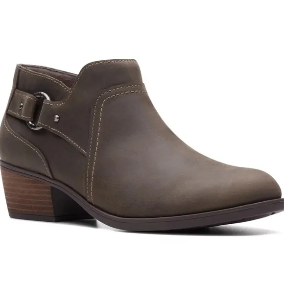 Clarks Charlton Grace Women's Leather Dress Boots Taupe WIDE
