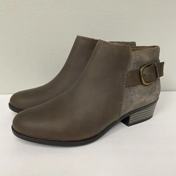 Clarks Collection Addiy Kara Olive Brown Ankle Boots Size 7 Leather Low Heel NEW