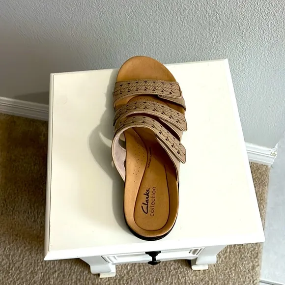 Clarks Collection: NEW Ultimate Comfort Tan Leather Sandals Velcro closure Sz 10