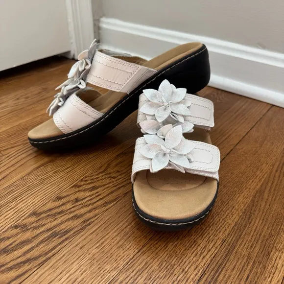 Clark’s Merliah Raelyn women’s 9.5 sandals, Leather wedge, Velcro