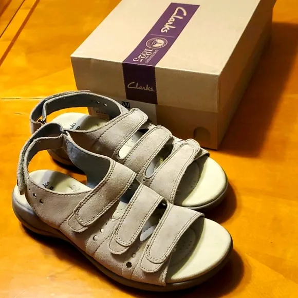Clarks Saylie Witman Sand Suede Sandals - Size 7