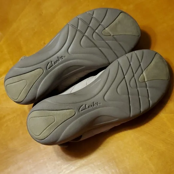 Clarks Saylie Witman Sand Suede Sandals - Size 7