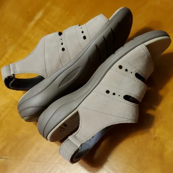 Clarks Saylie Witman Sand Suede Sandals - Size 7