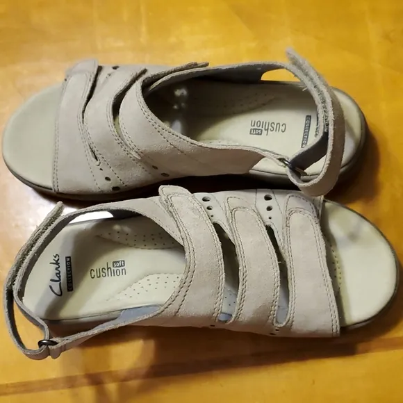 Clarks Saylie Witman Sand Suede Sandals - Size 7
