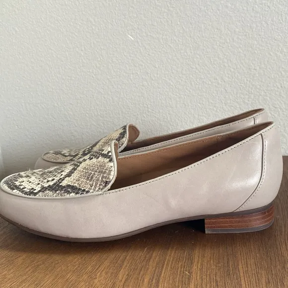 Clarks Unstructured Leather Taupe &amp; Snakeskin Loafer Shoes, EUC, Women’s 7.5 M