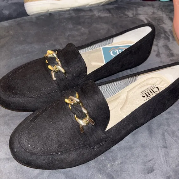 Cliffs by WHITE MOUNTAIN Black and Gold Loafers with Chic Metal Accent