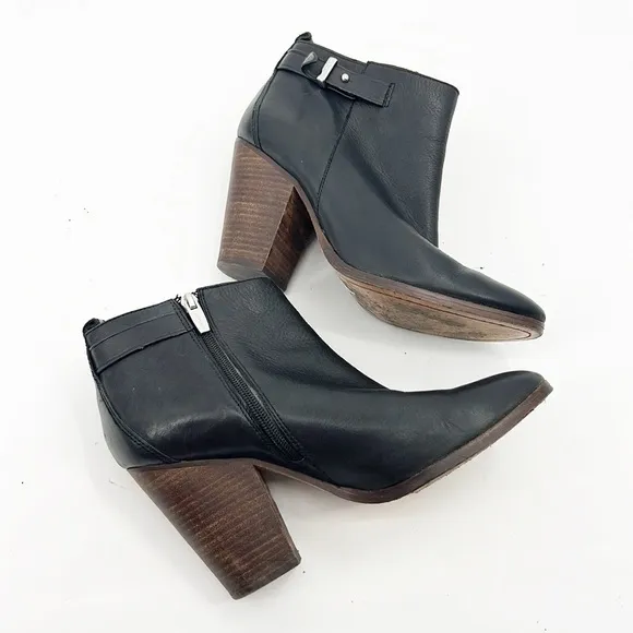 Coach Black Hewes Leather Almond Toe Ankle Boots Side Zip Block Heel Size 10
