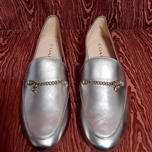 COACH LEATHER WOMANS SIZE 9B HANNA METALLIC CHAMPAGNE CHAIN LOGO SLID-ON LOAFERS
