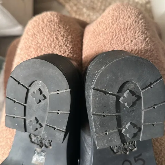 Coach Leela Loafers size 7 studded leather sole wear   creasing and flaw on toe