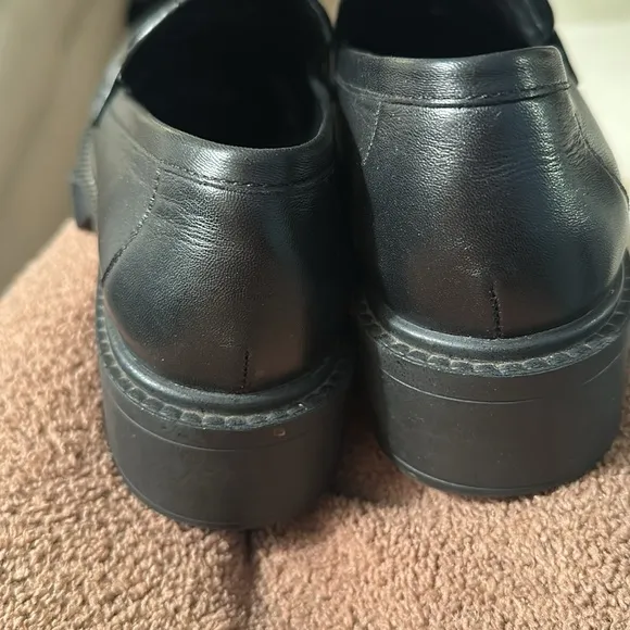 Coach Leela Loafers size 7 studded leather sole wear   creasing and flaw on toe