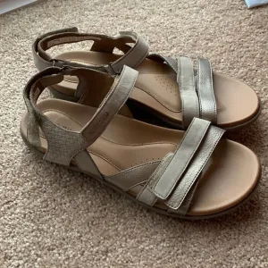 Cobb Hill metallic and tan sandals
