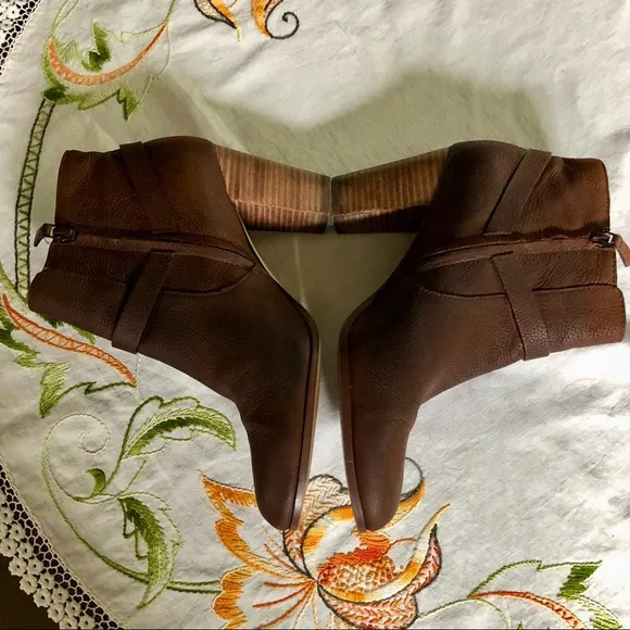 Cole Haan Calista Leather Ankle Boots. Harness Strap.Chocolate Brown. Size 10