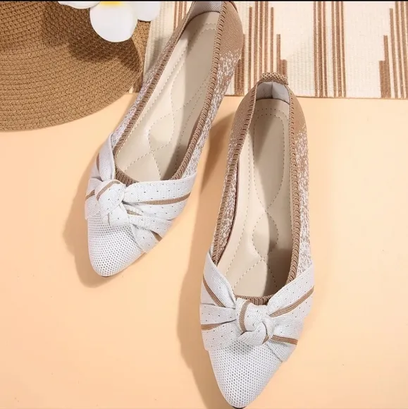 Contrast Point Toe Flats Slip-Ons