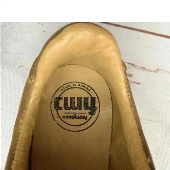 Coolway Leather Sneakers Size 9 (Fits like 8.5)